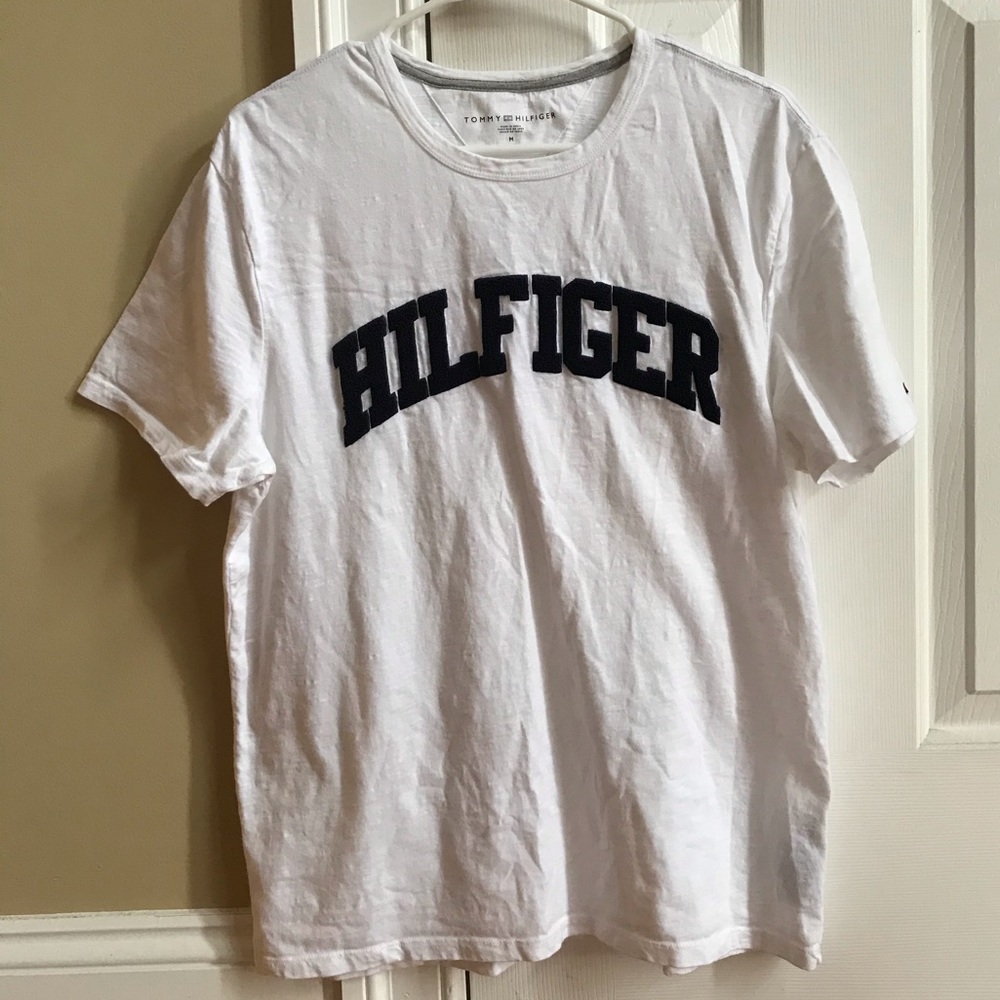 Essential Logo T-Shirt